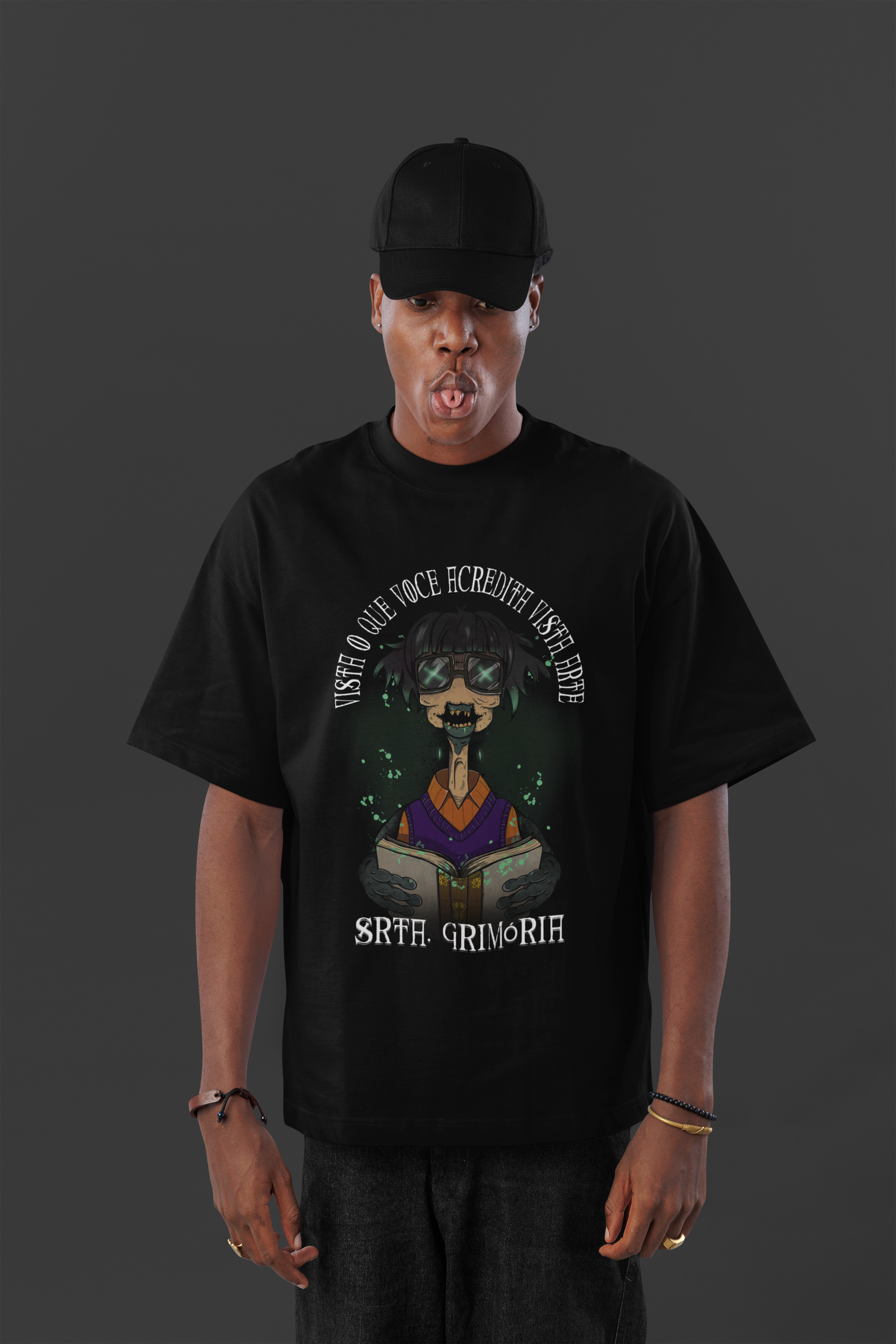 CAMISETA OVERSIZED SRTA. GRIMÓRIA